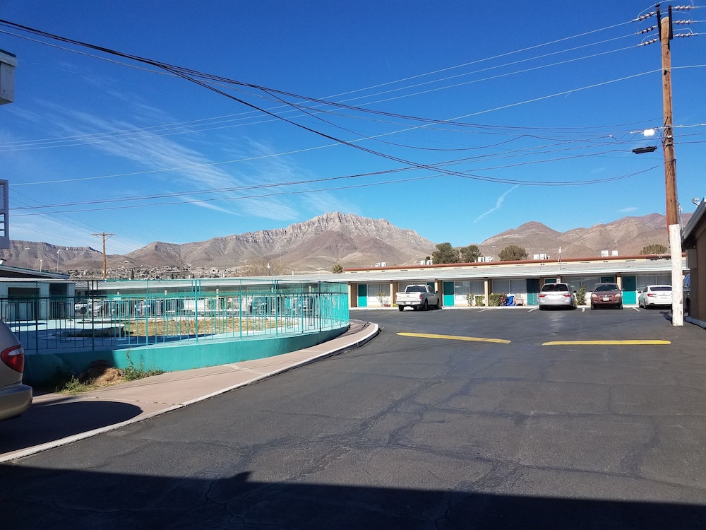 Beverly Crest Motor Inn - photo 13