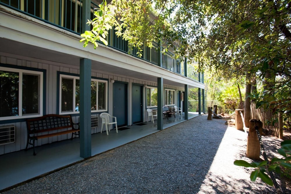 Bridge Bay Lodge at Shasta Lake - photo 32