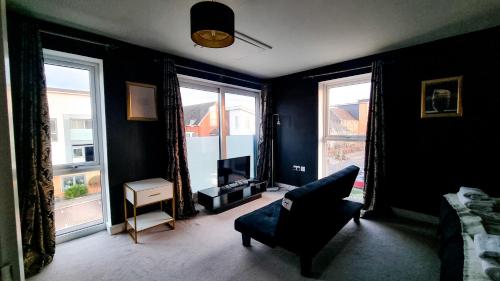Family & Business Stays In RG2 Sleeps Up to 12
