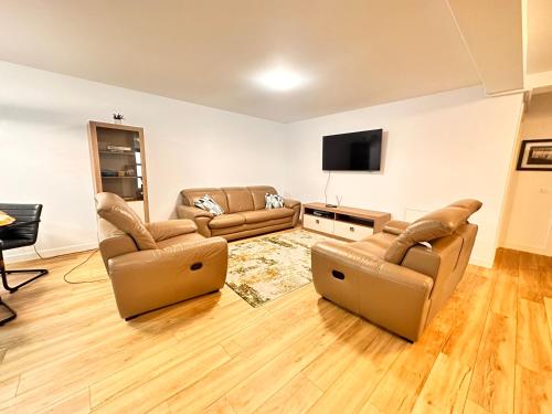 Apartament Spatios Parcare in Curte Privata — 4-Star Luxury Hotel in Suceava, Romania