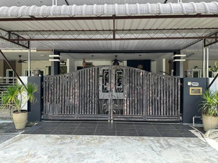 Pa&Ma HomeStay Kulim 4R3B fully aircond — 4-Star Luxury Hotel in Kulim, Malaysia