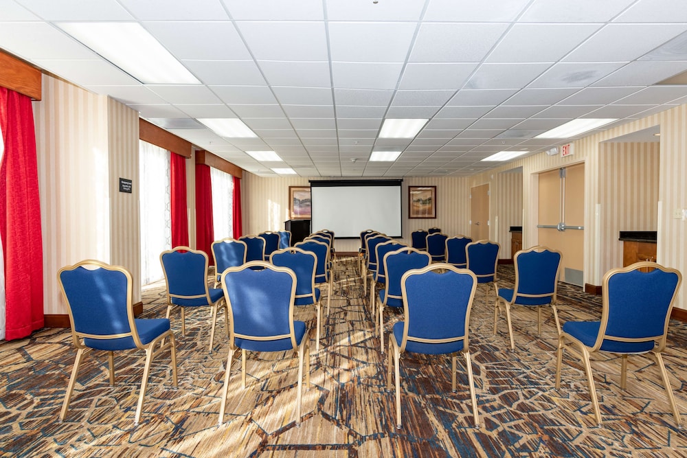 Hampton Inn & Suites Pittsburg CA - photo 103