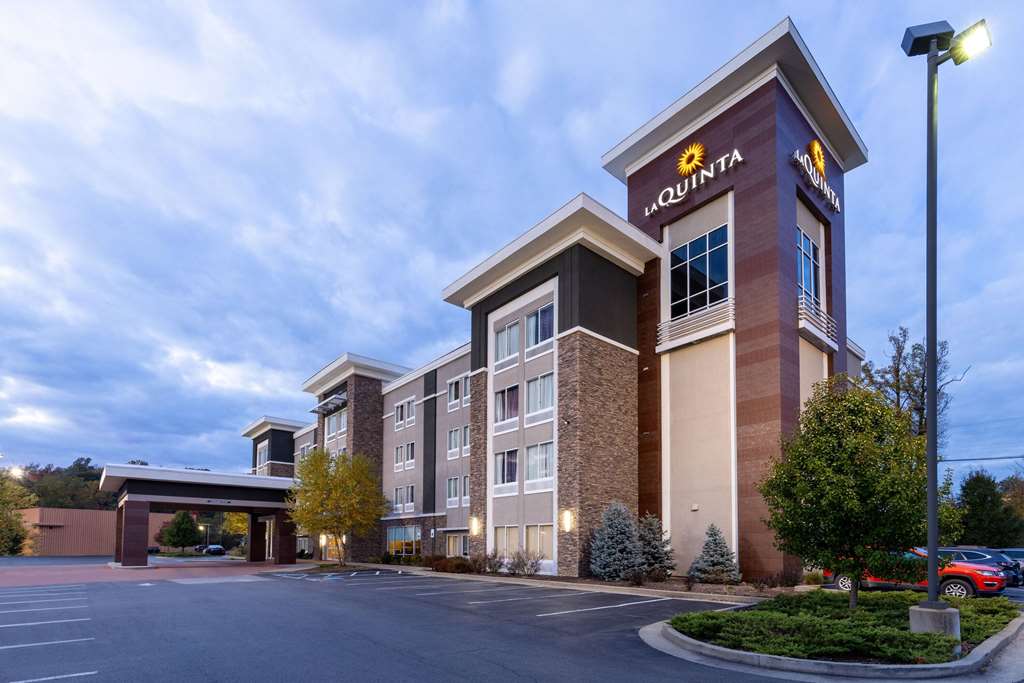 La Quinta Inn & Suites by Wyndham Morgantown - photo 5