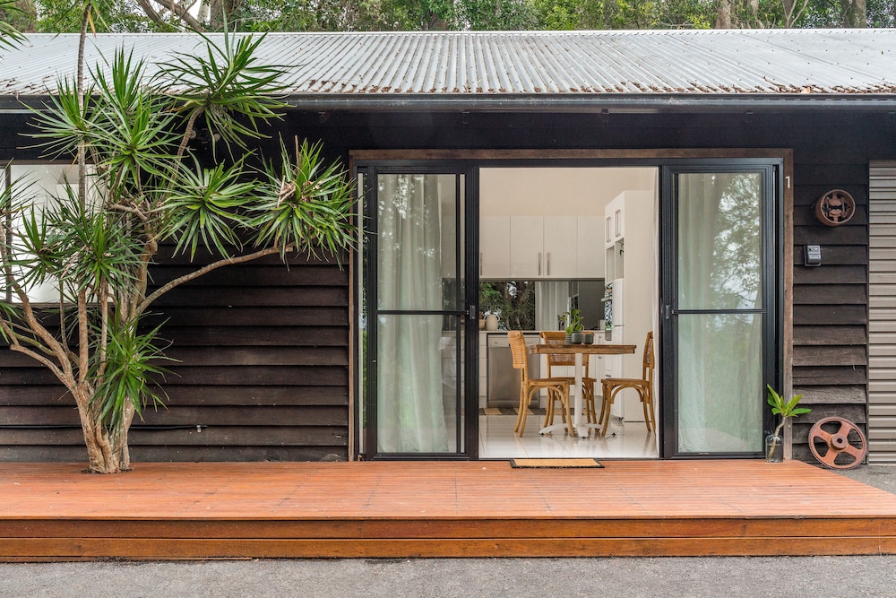 Your Luxury Escape Little Farm Cottage 1 — 4-Star Luxury Hotel in Palm Beach, Australia