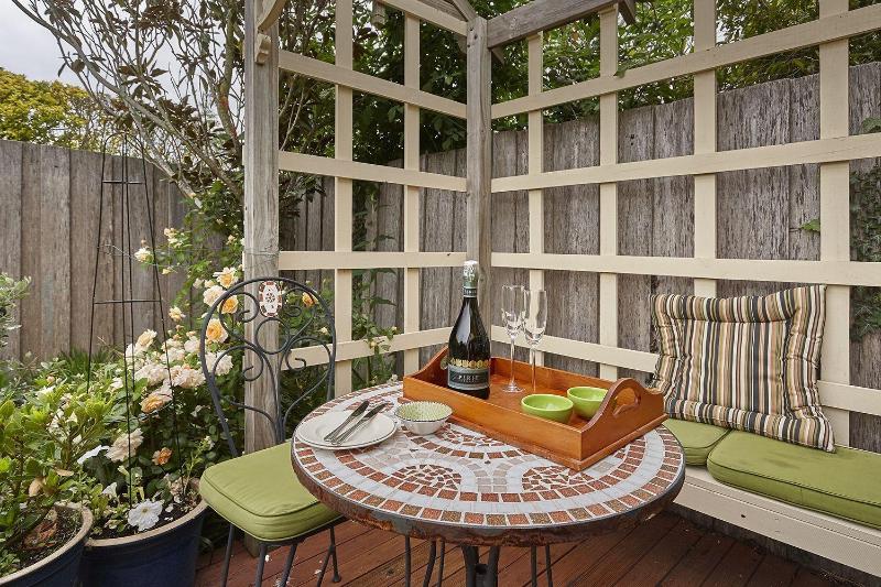 Box Cottage Apartment — Evandale — photo 5