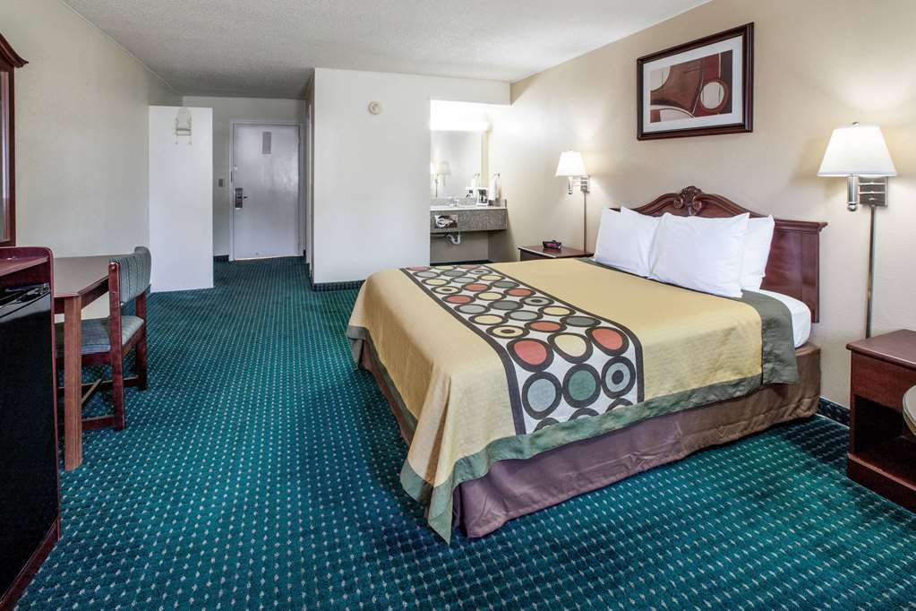 Super 8 by Wyndham Clinton Oklahoma - photo 4