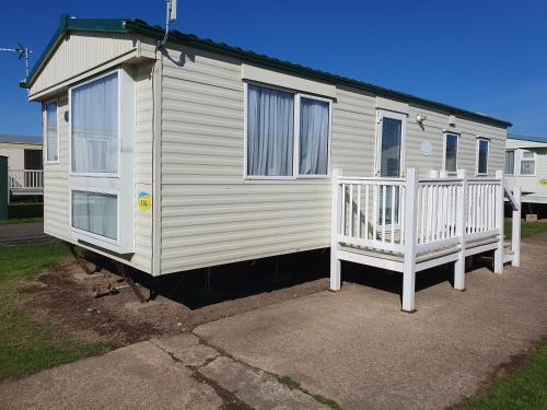 Sealands Everglade II: 6 Berth Central Heated Access to the beach in Ingoldmells, United Kingdom