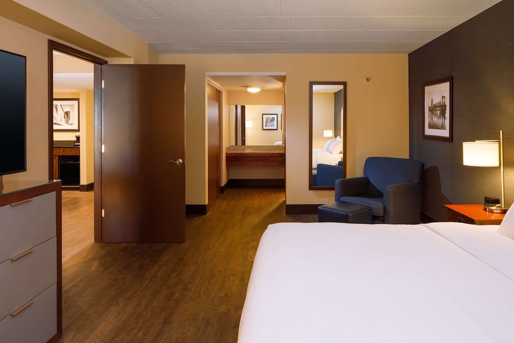 DoubleTree by Hilton Pittsburgh Cranberry - photo 47
