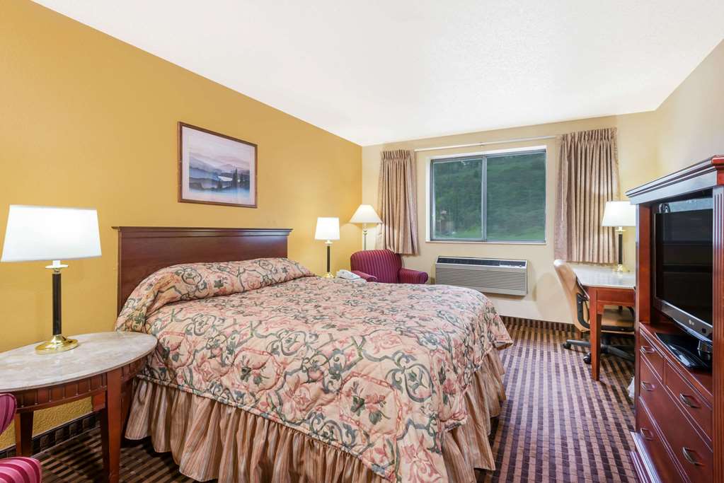 Super 8 by Wyndham La Vale Cumberland Area - photo 11