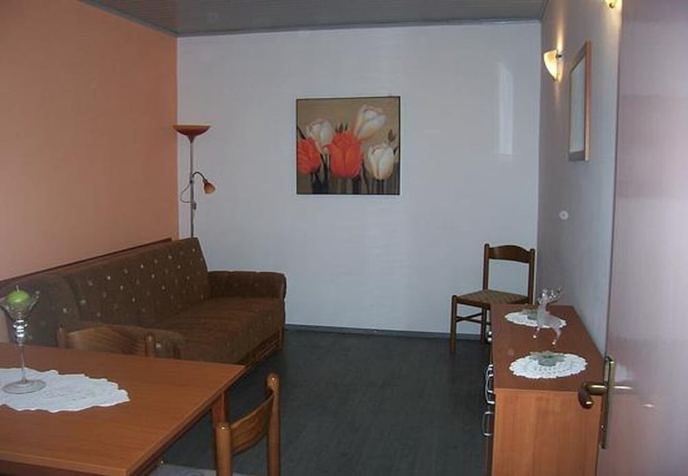 Luca With Nice Courtyard A2 — hotel in Povljana