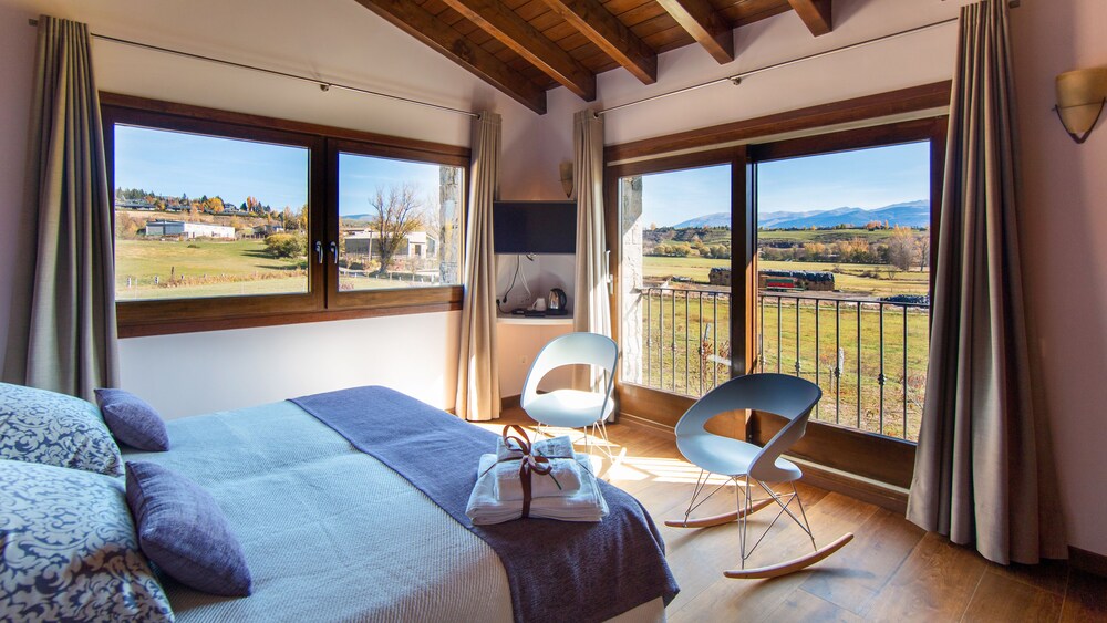 Casa de 7 suites y vistas 360. Les Feixes Llargues — 4-Star Luxury Hotel in Bolvir, Spain