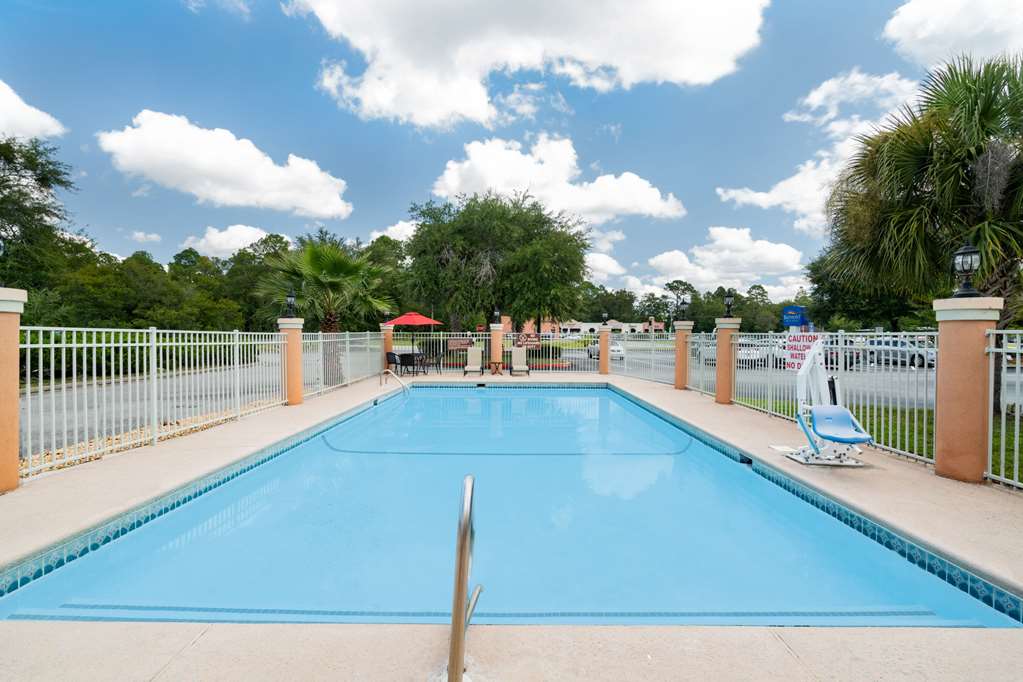Red Roof Inn & Suites Hinesville - photo 11