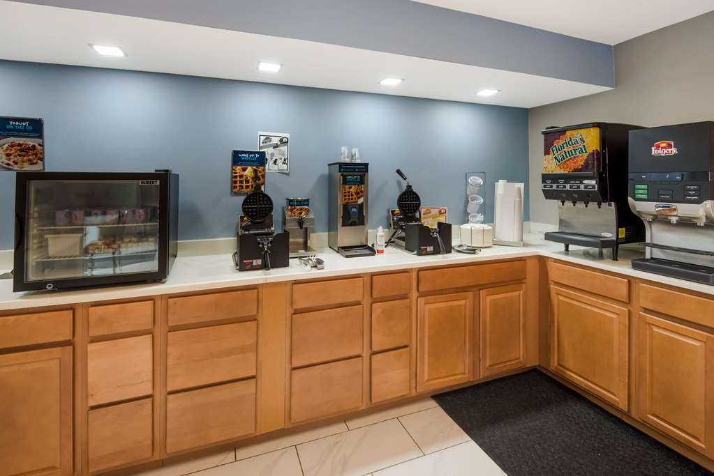 Clarion Pointe Indianapolis Northeast - photo 34