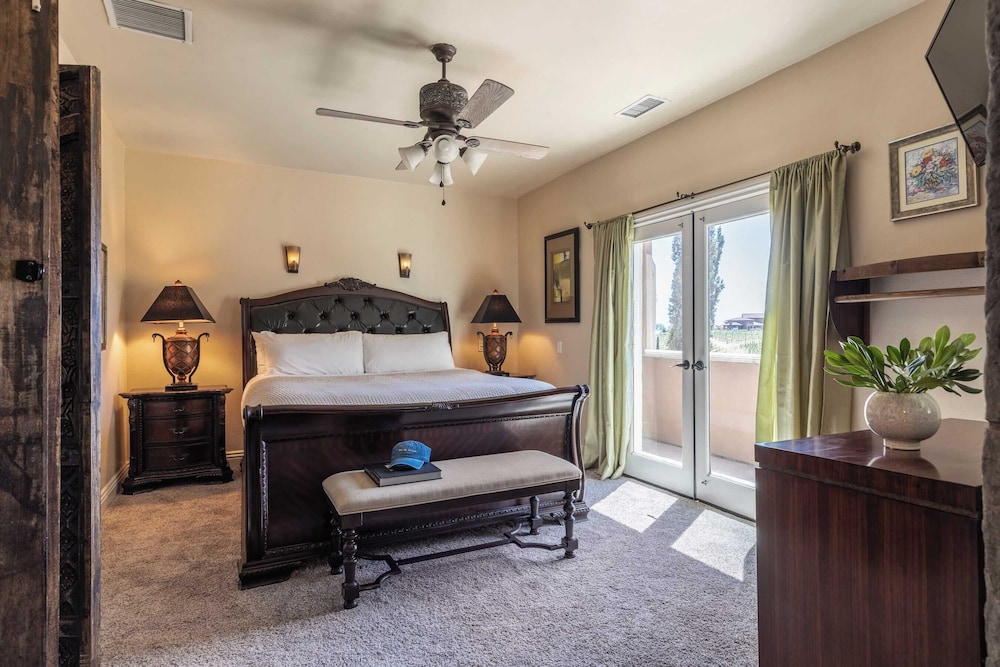 Sleeps 20 Vineyard Estate w Resort Pool Spa Game Room Wilson Creek Manor by AvantStay - photo 24