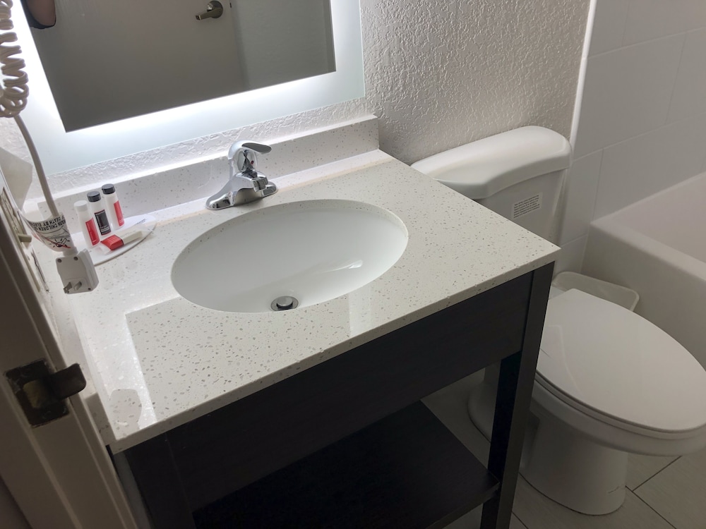 Red Lion Inn & Suites Elk Grove Village - photo 25