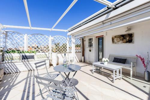 Hostly Salotti Terrace Suite 20min to Vatican — 4-Star Luxury Hotel in Rome, Italy