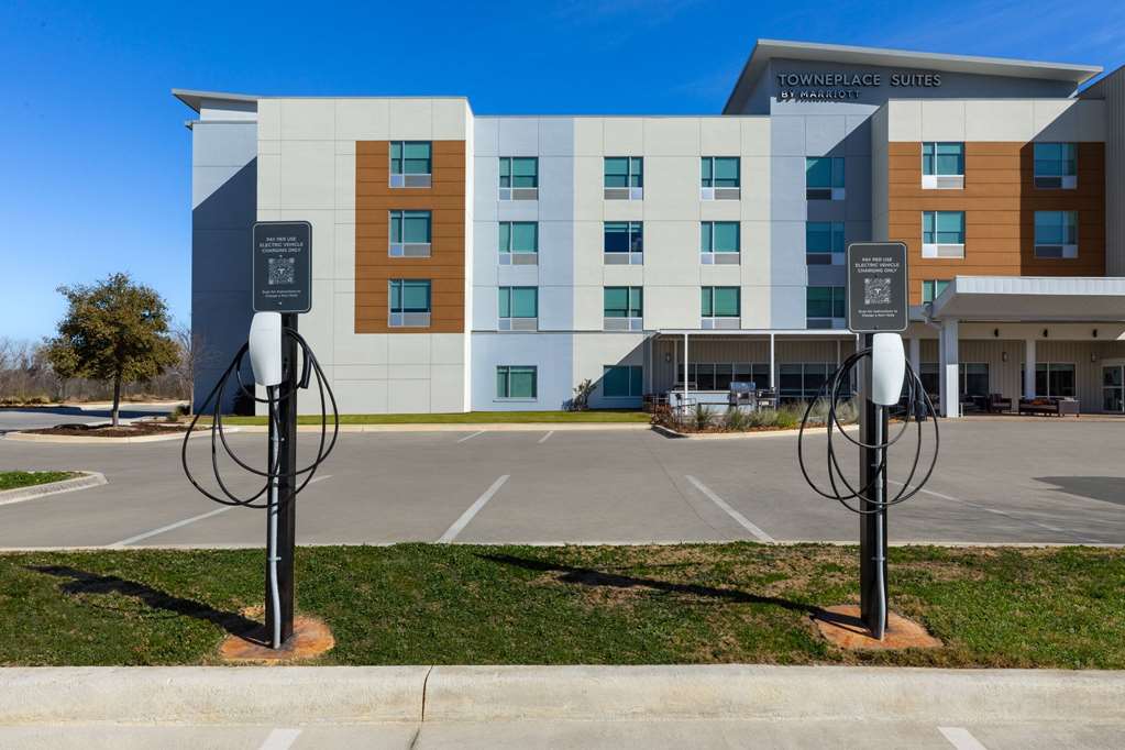 La Quinta Inn & Suites by Wyndham San Antonio at the RIM - photo 38
