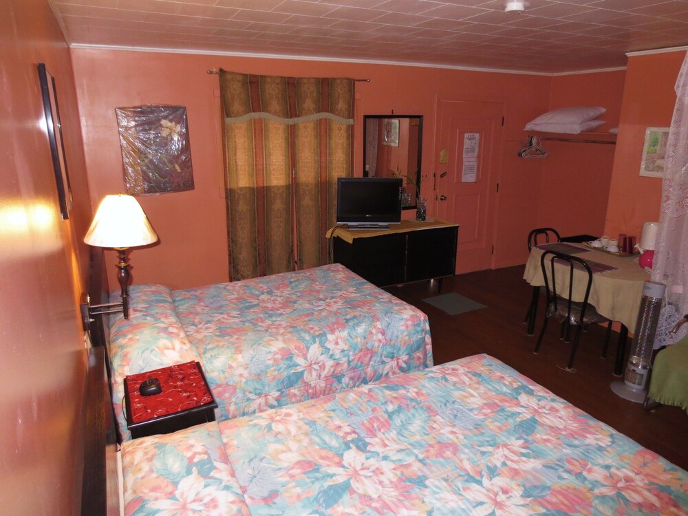 Four Seasons Motel - photo 6