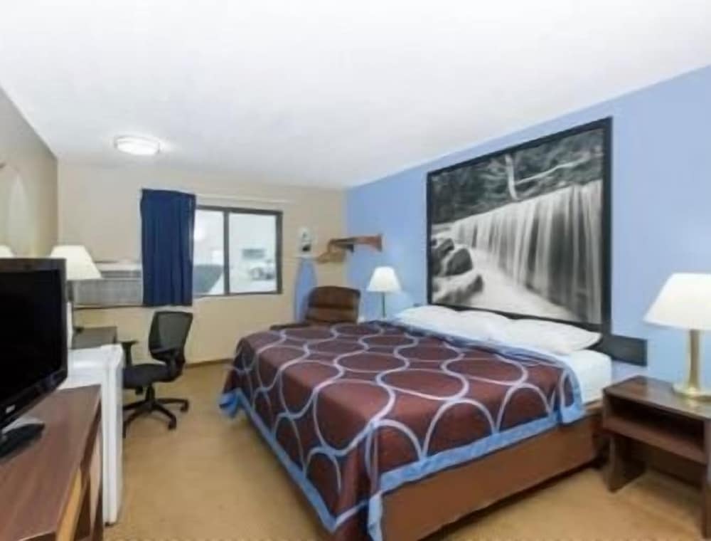 Super 8 by Wyndham Manhattan KS - photo 17