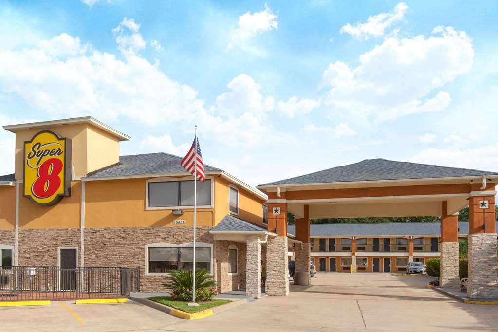 Super 8 by Wyndham Houston Willowbrook Hwy 249
