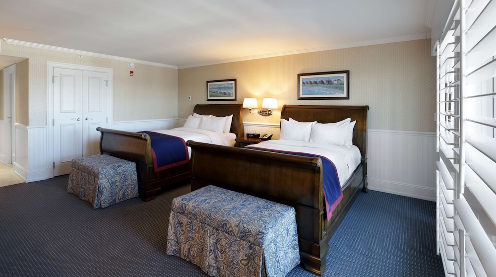 Madison Beach Hotel - photo 22