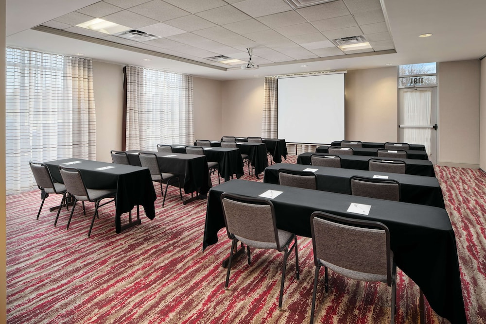 Hilton Garden Inn Schaumburg - photo 33
