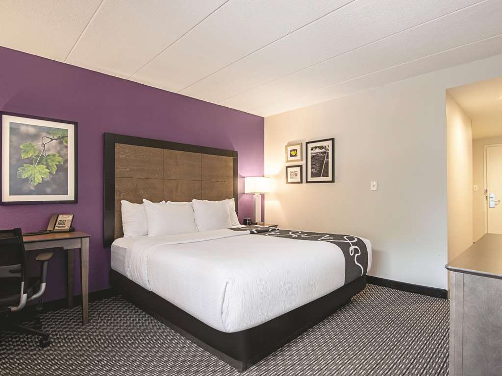 La Quinta Inn & Suites by Wyndham Portland DT Maine Med - photo 16