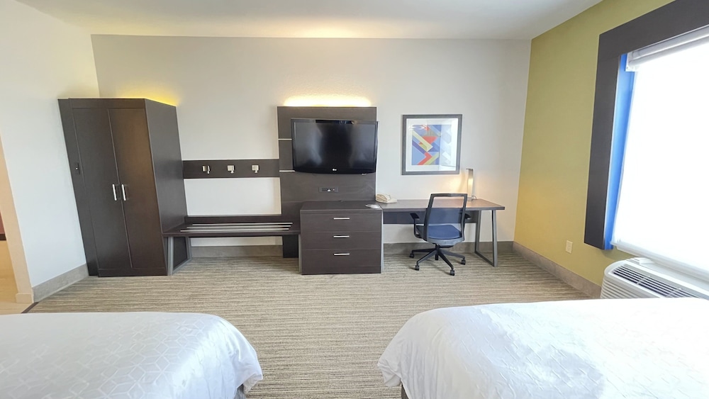 Holiday Inn Express Hotel & Suites Decatur by IHG - photo 11