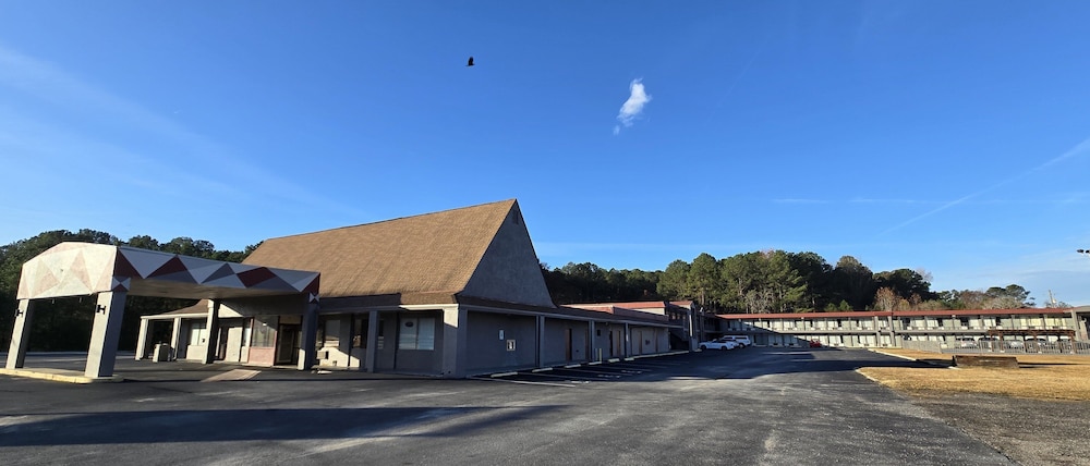 HomeTowne Studios LaGrange - photo 23