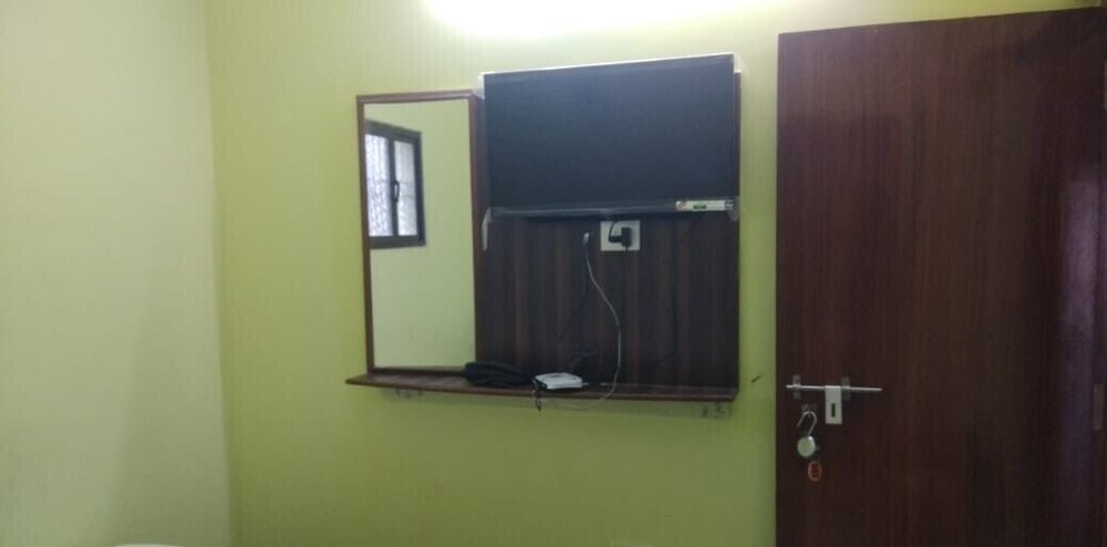 Iroomz Cpr Residency — Nellore