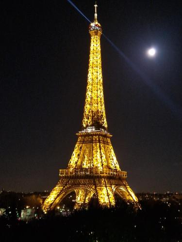 Tour Eiffel Luxury - carbon neutral hotel in Paris