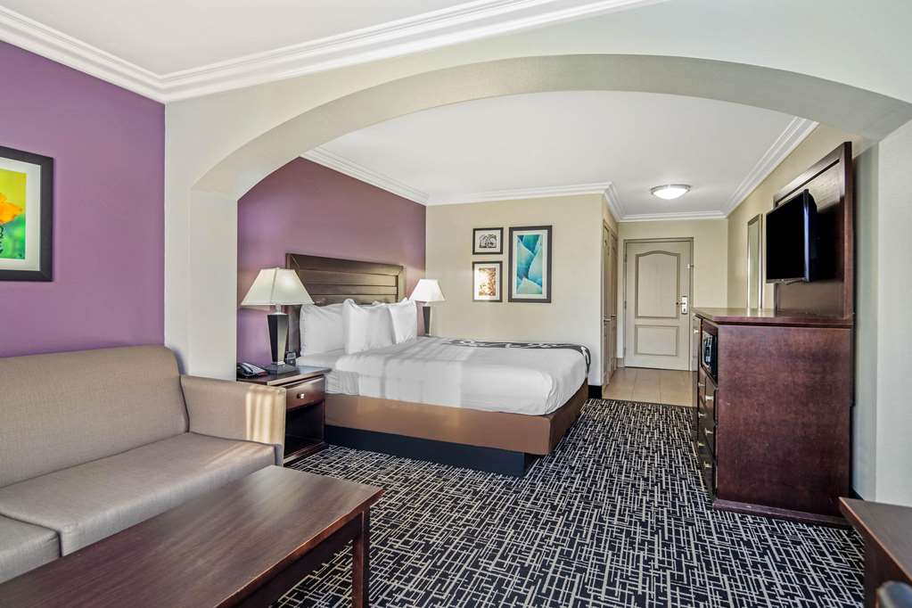 La Quinta Inn & Suites by Wyndham Temecula - photo 23
