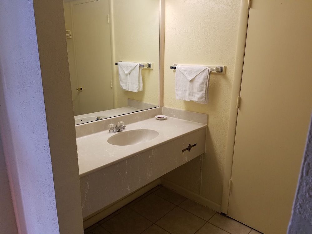 American Best Inn Perry - photo 6