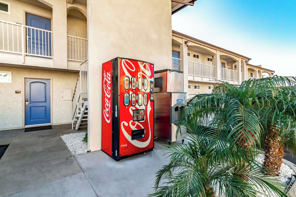 Motel 6 Anaheim CA - photo 20