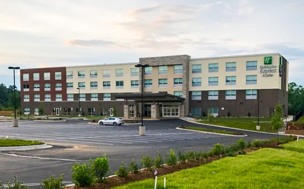 Holiday Inn Express & Suites Charlotte NE University Area by IHG - photo 61