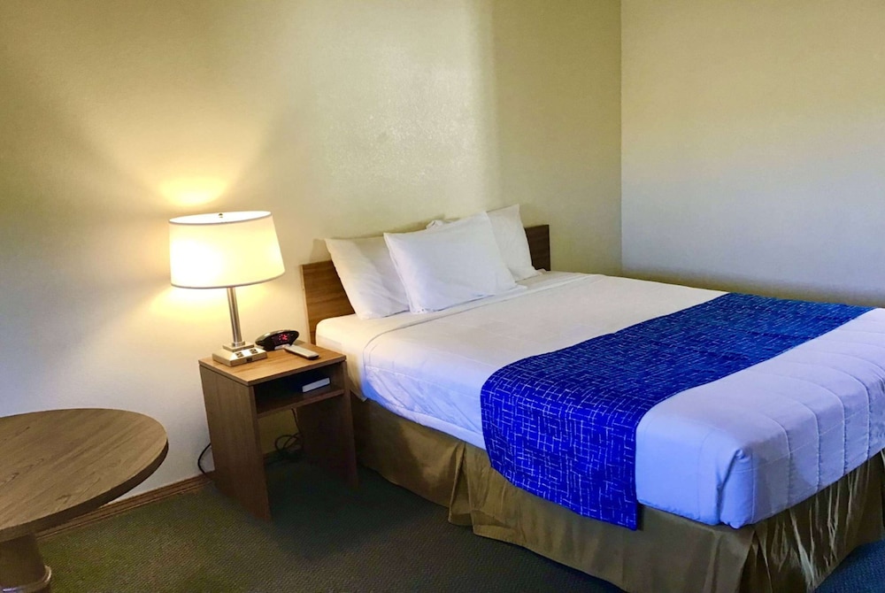 Travelodge by Wyndham Three Forks - photo 12