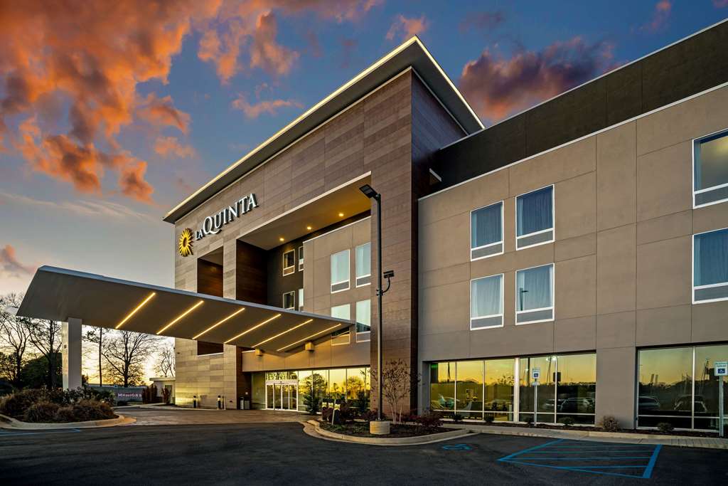 La Quinta Inn & Suites by Wyndham Tuscaloosa University - photo 3