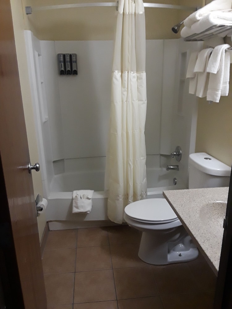Faribault Hometown Inn & Suites - photo 17