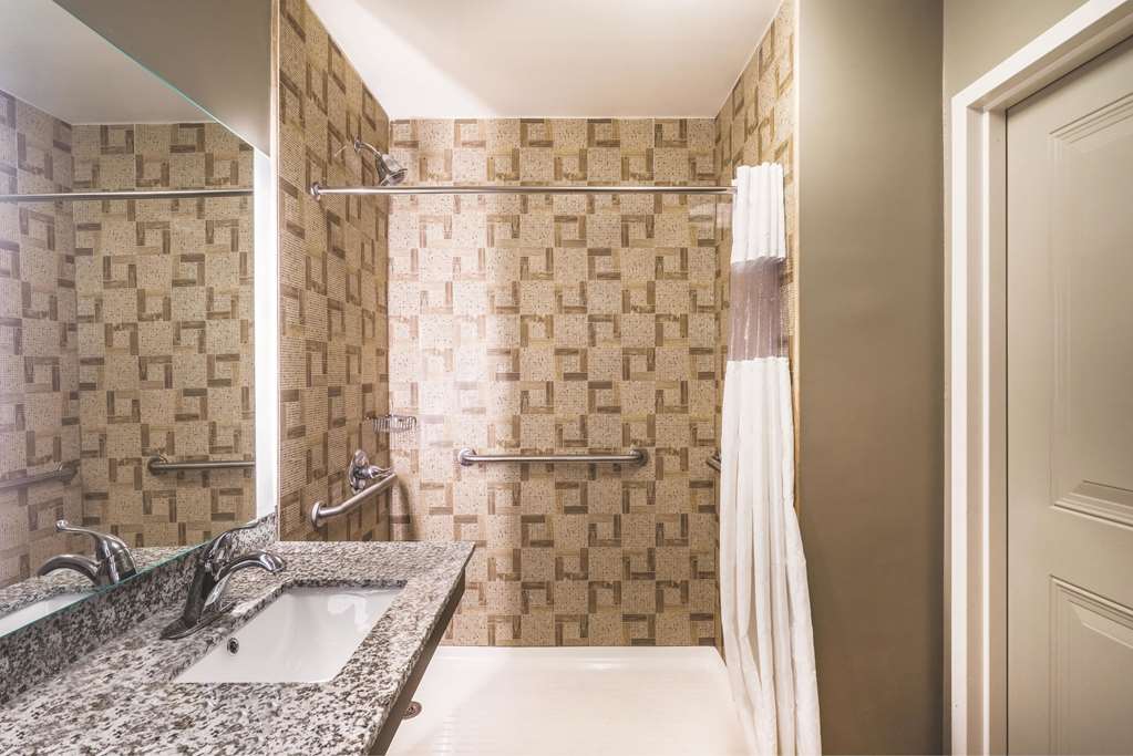 La Quinta Inn & Suites by Wyndham Brooklyn Central - photo 22