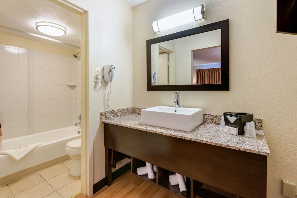 Red Roof Inn Marion IN - photo 24