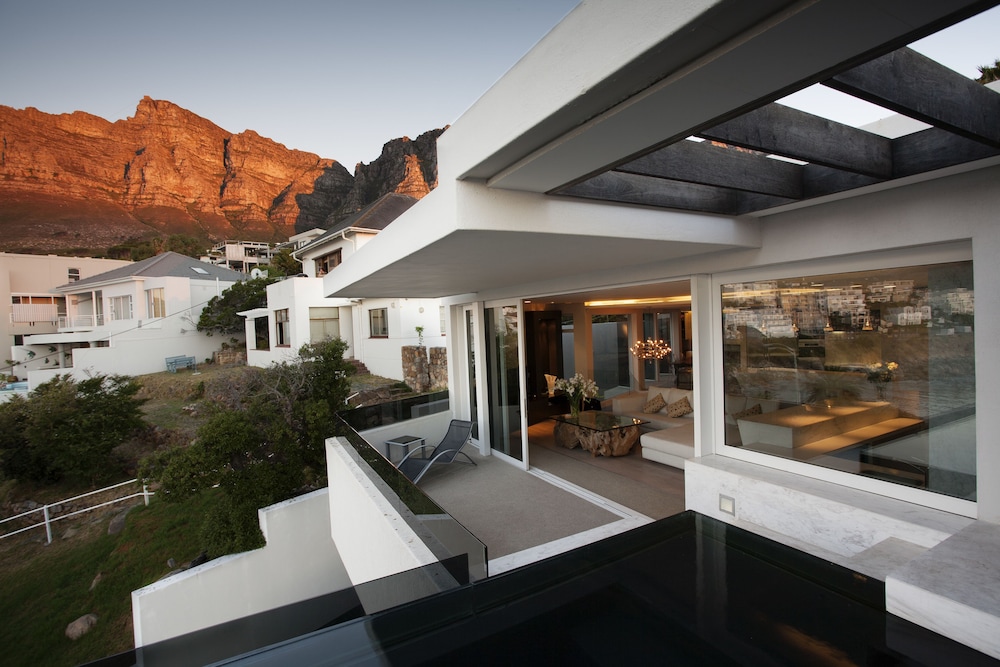Ebb Tide — 4-Star Luxury Hotel in Cape Town, South Africa