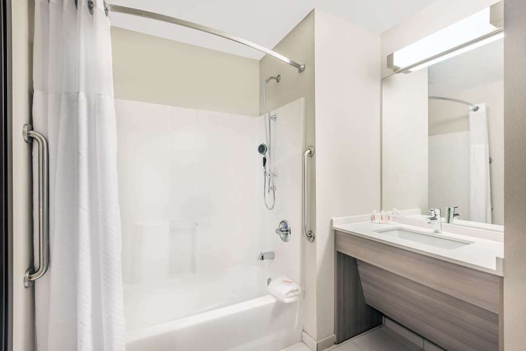 Microtel Inn & Suites By Wyndham Perry - photo 10
