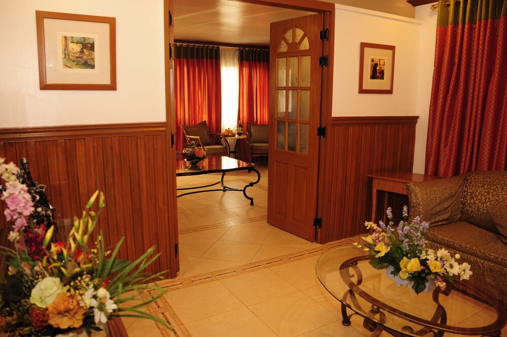 Golden Pine Hotel — Baguio — photo 4