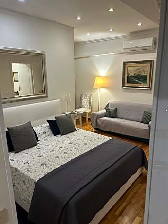 Apartments Aurora — 4-Star Luxury Hotel in Rome, Italy