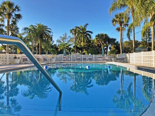 Siesta Beach House by Beachside Management — 4-Star Luxury Hotel in Siesta Key, United States