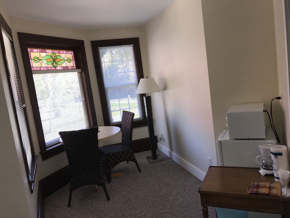 The Harbor Light Inn - photo 8