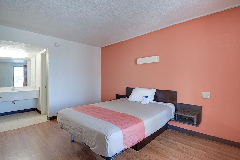 Motel 6 High Point - photo 17
