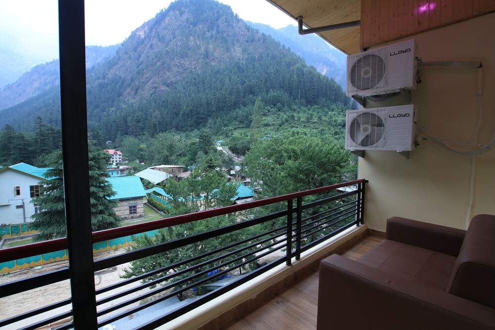 The Rainbow Inn & Cafe in Kulu, India