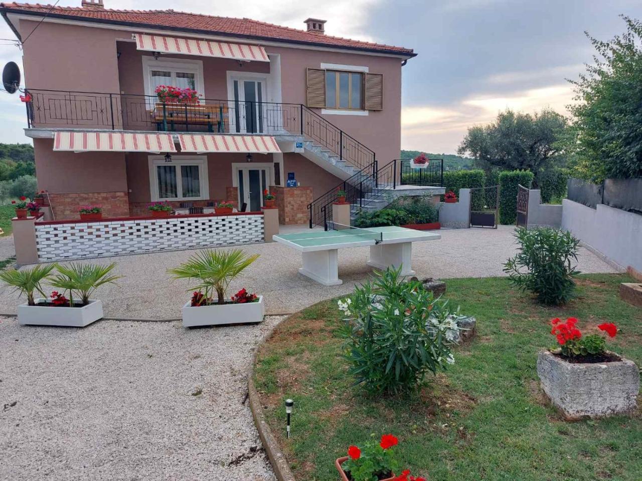 Apartments Baksa — 4-Star Luxury Hotel in Kanfanar, Croatia