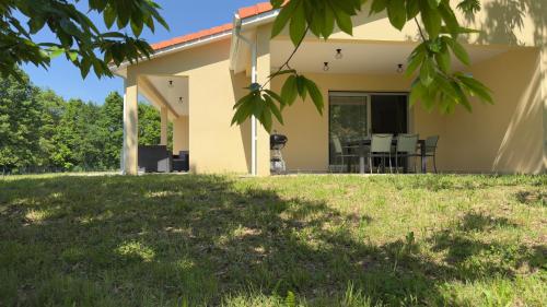 La Pause Limousine Garden Wi Fi Near Limoges Golf Bowling — hotel in Feytiat